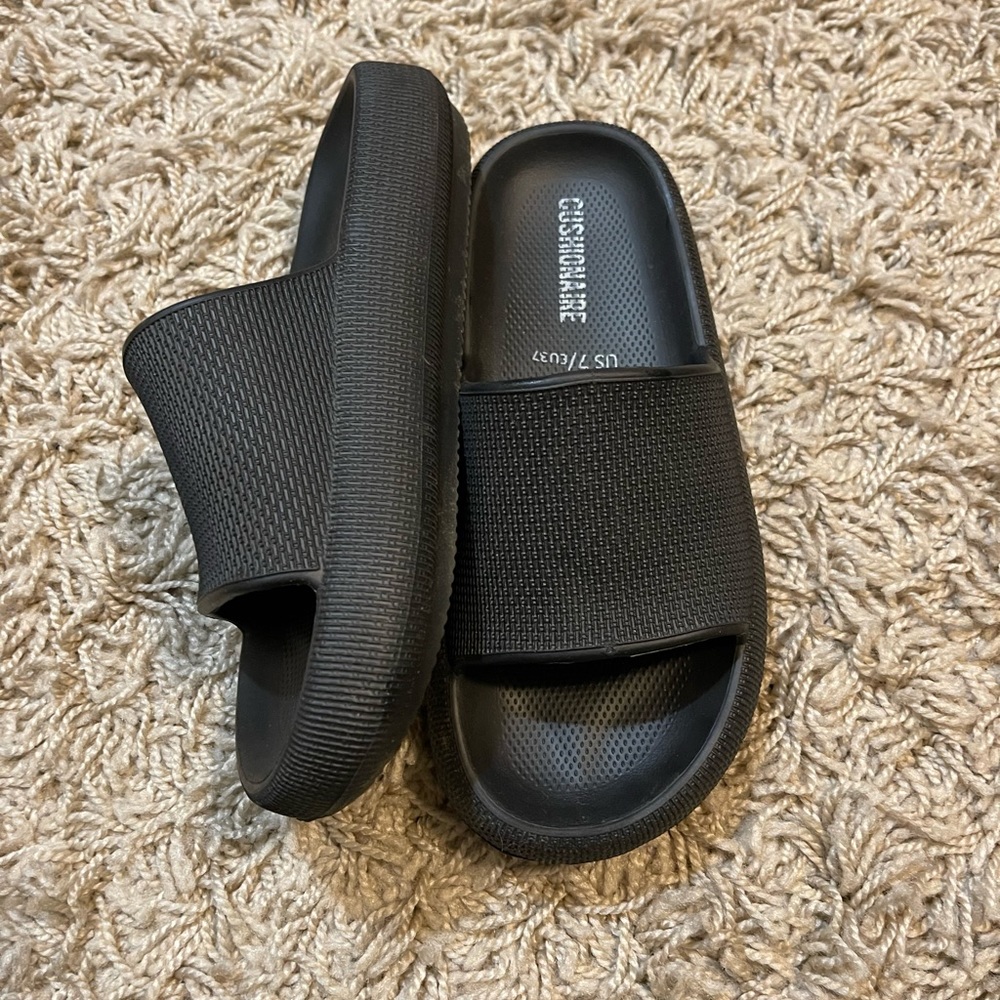 Cushionaire recovery slides size 7